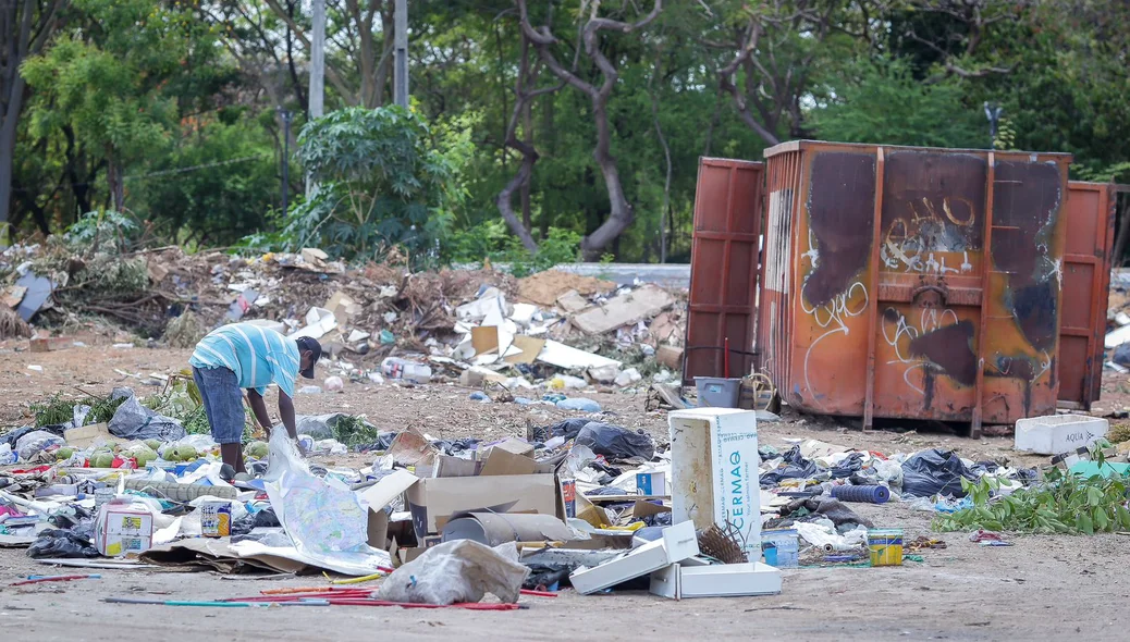 Feto foi encontrado em container