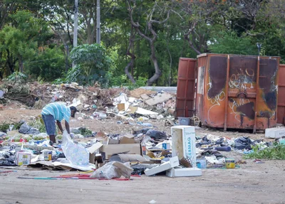 Feto foi encontrado em container
