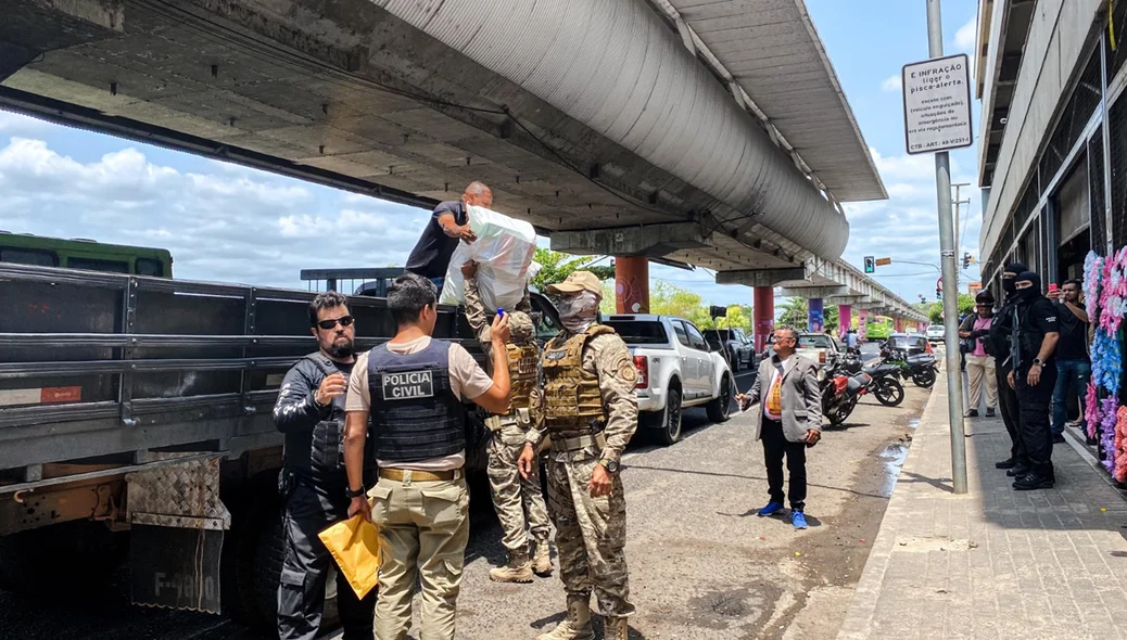 Foram cumpridos dois mandados de prisão em desfavor de um proprietário e um funcionário de uma loja de celulares