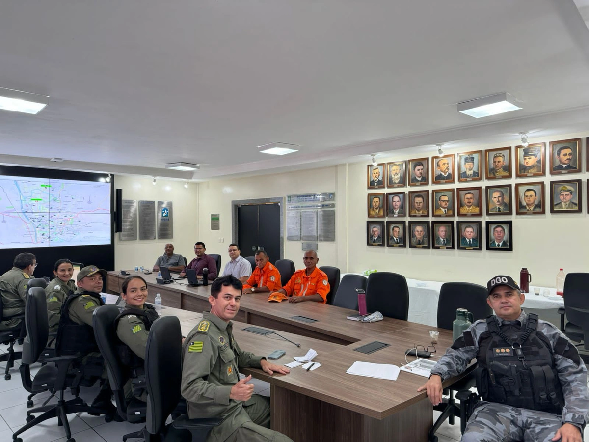 Forças de Segurança reunidas no QCG