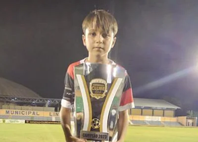 Garoto João Felipe fez um golaço e garantiu título no último minuto