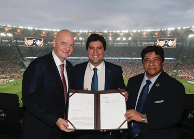 Gianni Infantino, André Fufuca e Ednaldo Rodrigues durante final da Libertadores no Maracanã