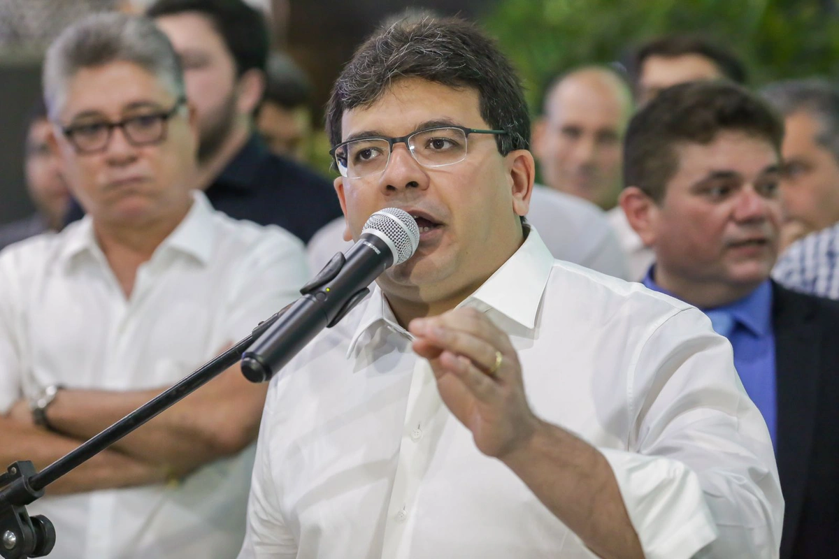 Governador Rafael Fonteles no lançamento da Expoapi