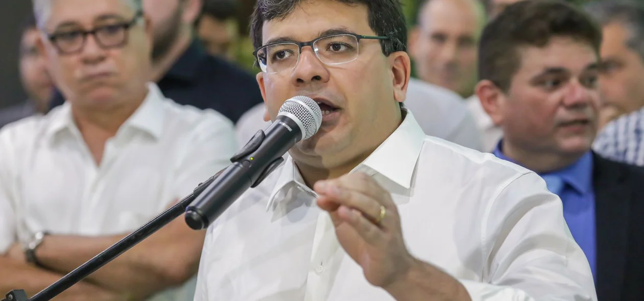 Governador Rafael Fonteles no lançamento da Expoapi