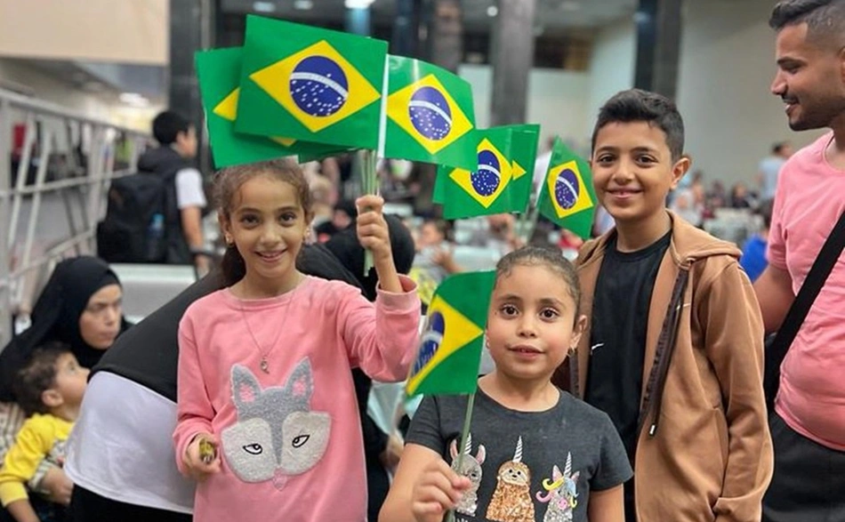 Grupo de 32 brasileiros deve aterrissar em solo brasileiro na próxima segunda-feira (13), às 23h30