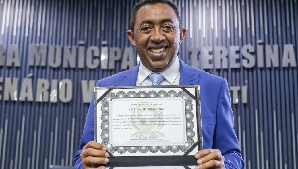 Joel Rodrigues com título de cidadania teresinense