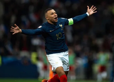 Kylian Mbappé chega a 300 gols