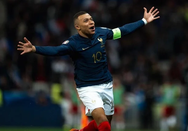 Kylian Mbappé chega a 300 gols