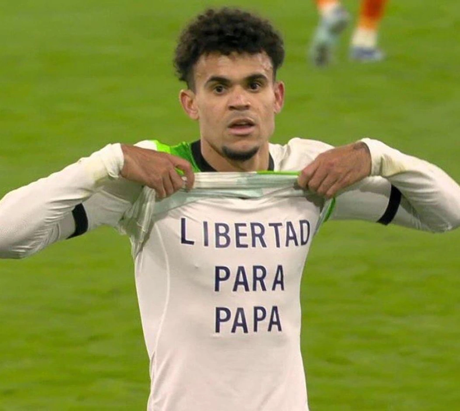 Luis Díaz se manifesta por seu pai após marcar o gol de empate do Liverpool