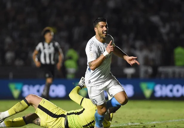 Luis Suárez marcou um hat-trick e foi o nome da virada do Grêmio