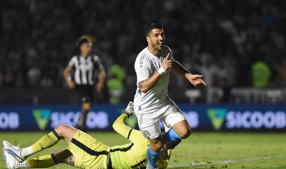 Luis Suárez marcou um hat-trick e foi o nome da virada do Grêmio