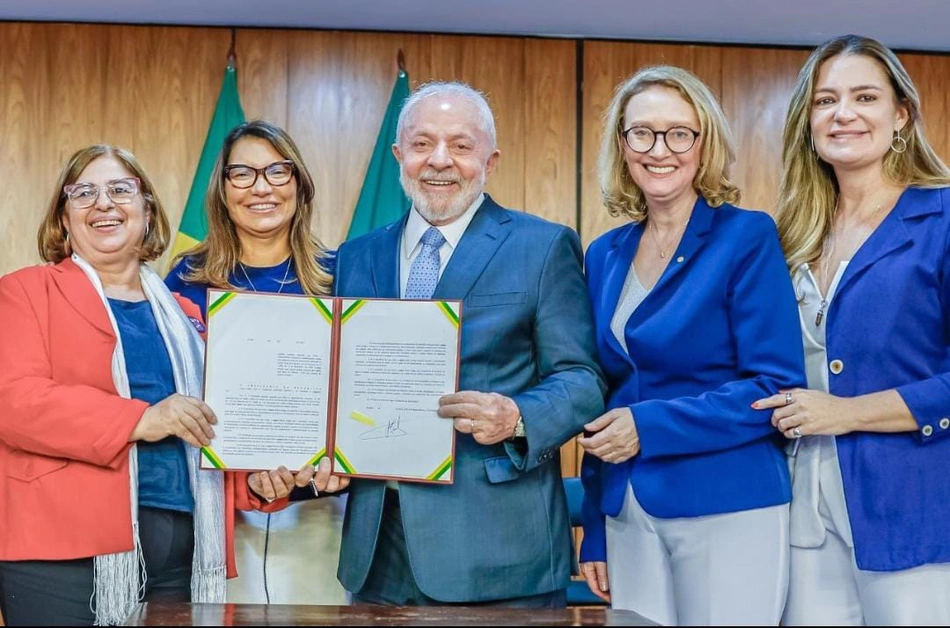 Lula sanciona lei que garante pensão especial aos filhos de vítimas de feminicídio