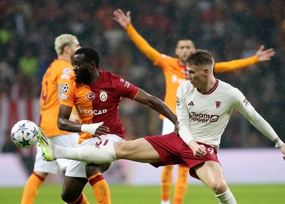 Manchester United empata com Galatasaray em 3 a 3