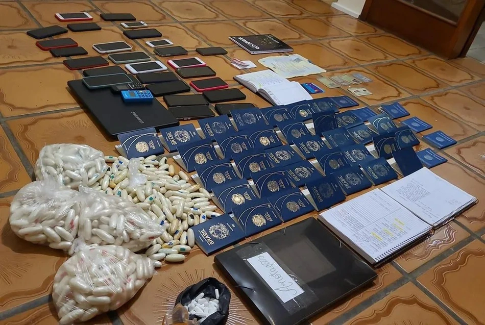 Material apreendido na casa do recrutador da piauiense presa com drogas nas partes íntimas