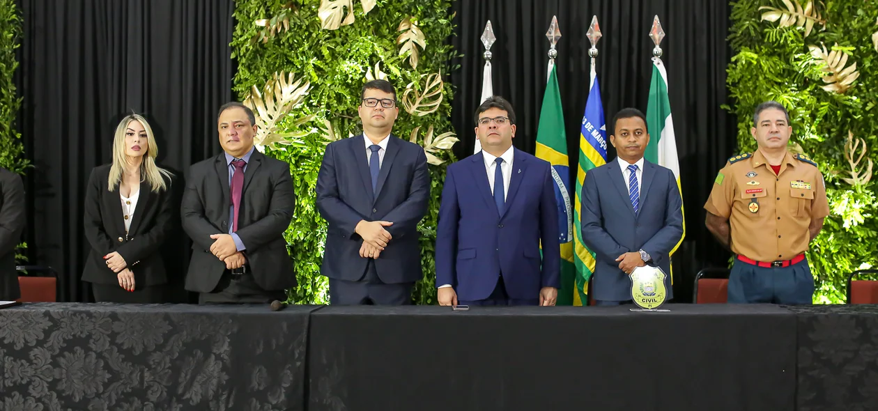 Mesa de honra da formatura