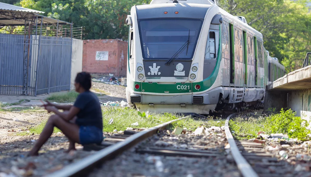 Metrô sai do trilho e assusta moradores em Teresina
