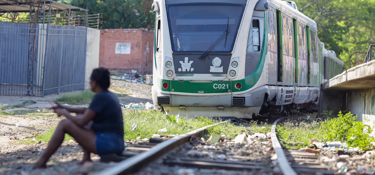 Metrô sai do trilho e assusta moradores em Teresina