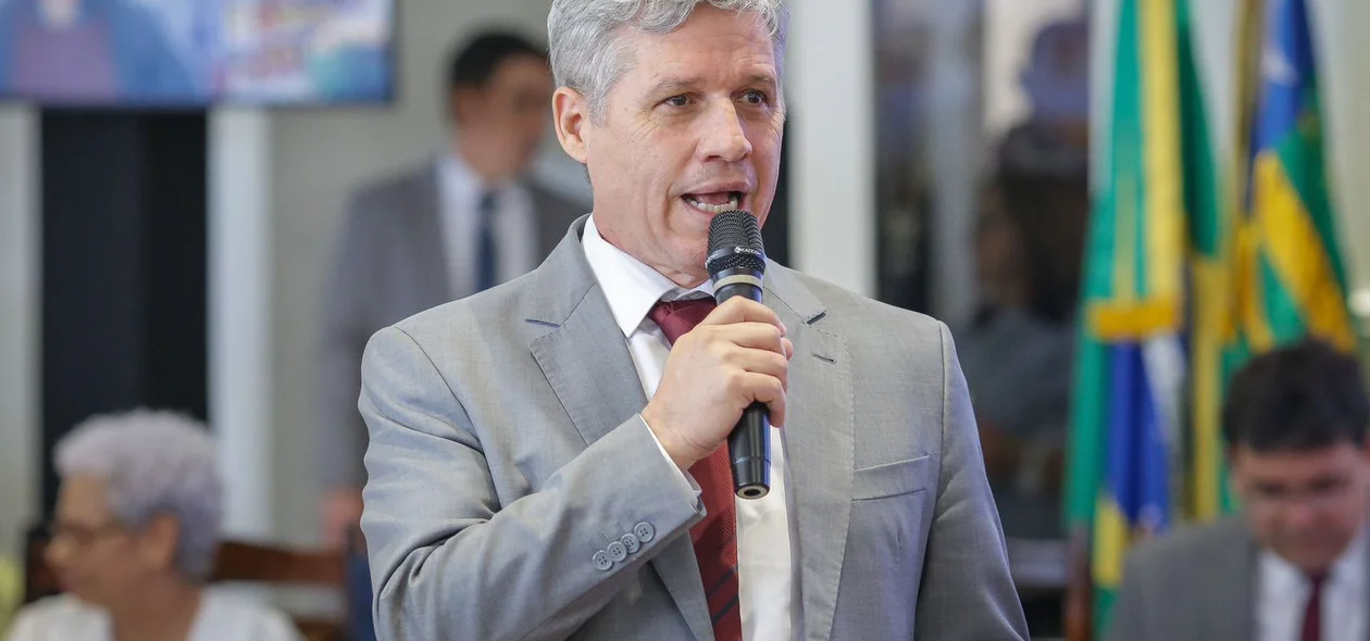 Ministro Paulo Teixeira