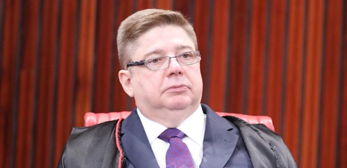 Ministro Raul Araújo