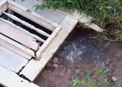 Moradores gravaram o vazamento