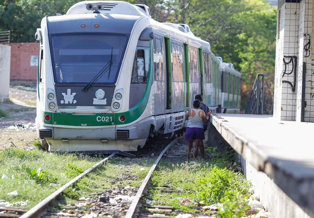 Moradores reclamavam da situação dos trilhos do metrô