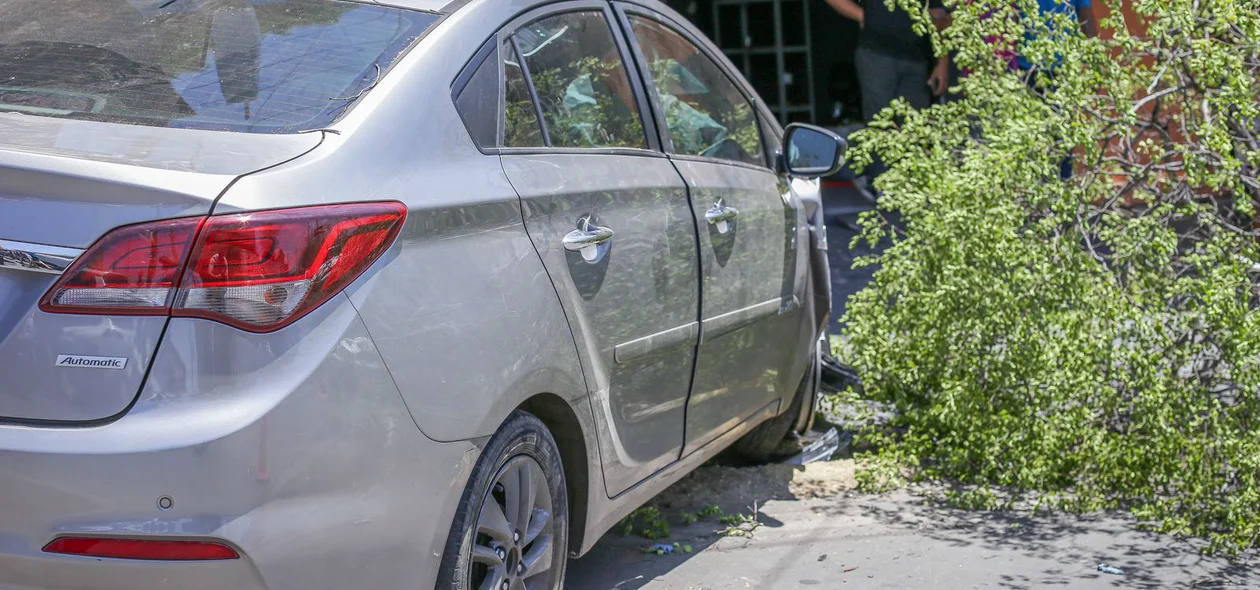 Motorista do HB20 perdeu o controle do veículo