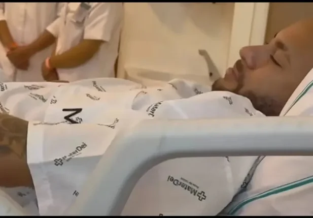 Neymar já no pós-operatório