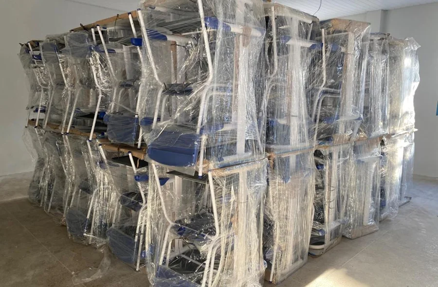 Novas mesas e cadeiras foram colocadas no local