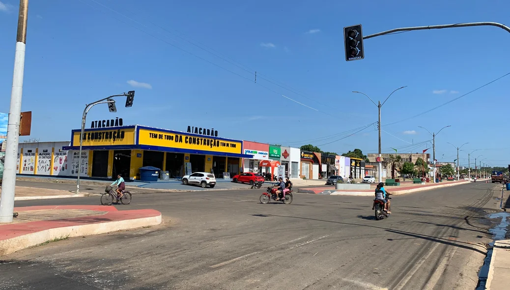 Novos semáforos otimizam o trânsito em avenida de Esperantina