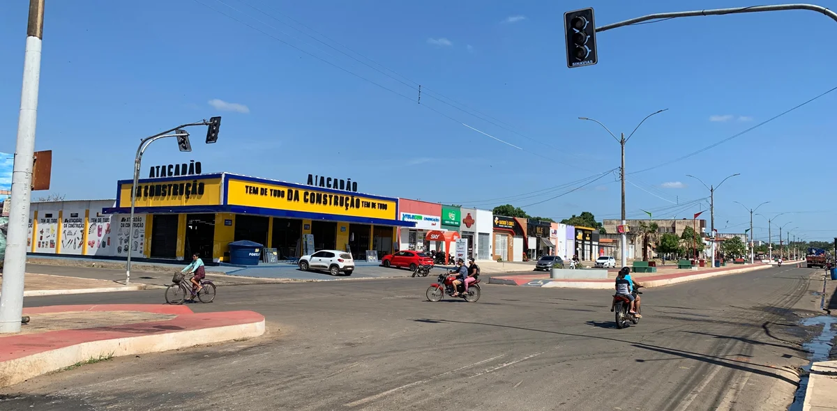 Novos semáforos otimizam o trânsito em avenida de Esperantina