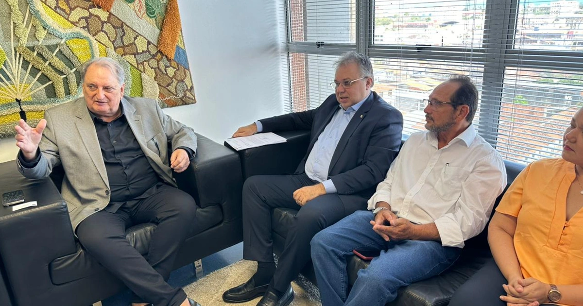 O deputado esteve na sede do Departamento Nacional de Obras Contra as Secas (DNOCS)