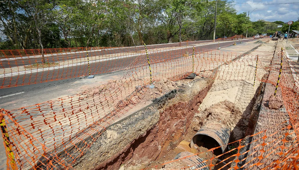 Obra em andamento na Avenida Maranhão
