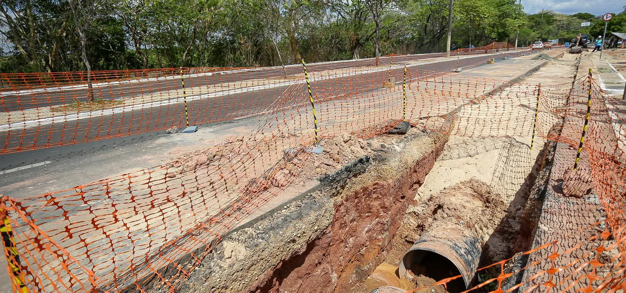 Obra em andamento na Avenida Maranhão