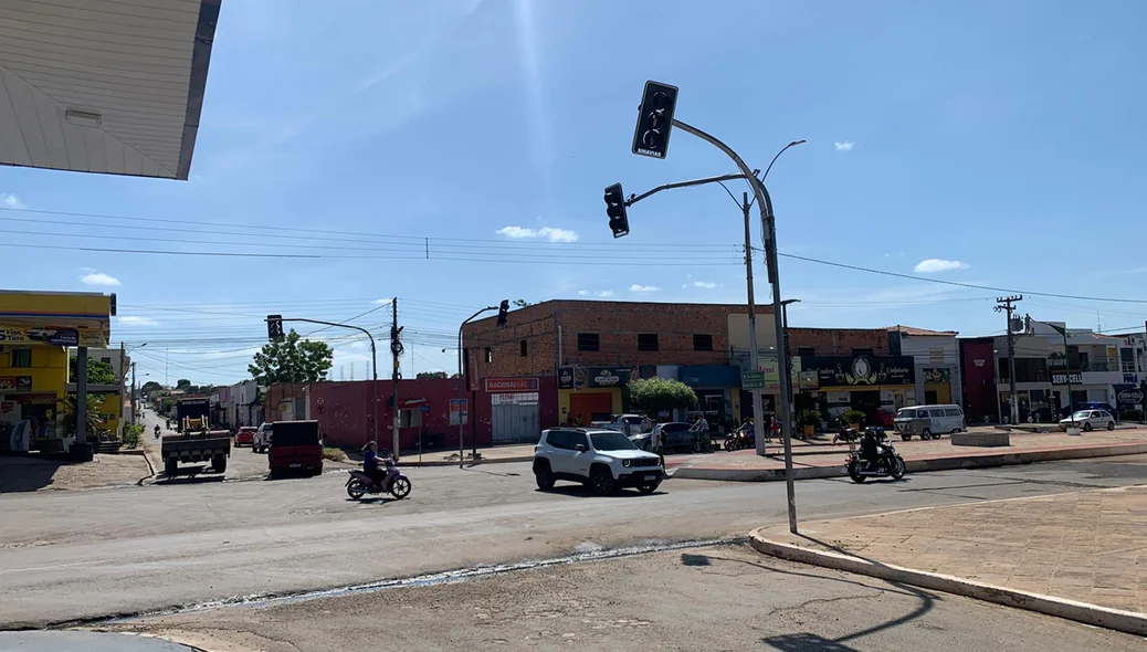 Os semáforos foram instalados para melhorar a fluidez do trânsito na região