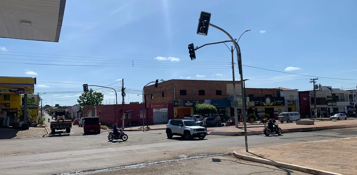 Os semáforos foram instalados para melhorar a fluidez do trânsito na região