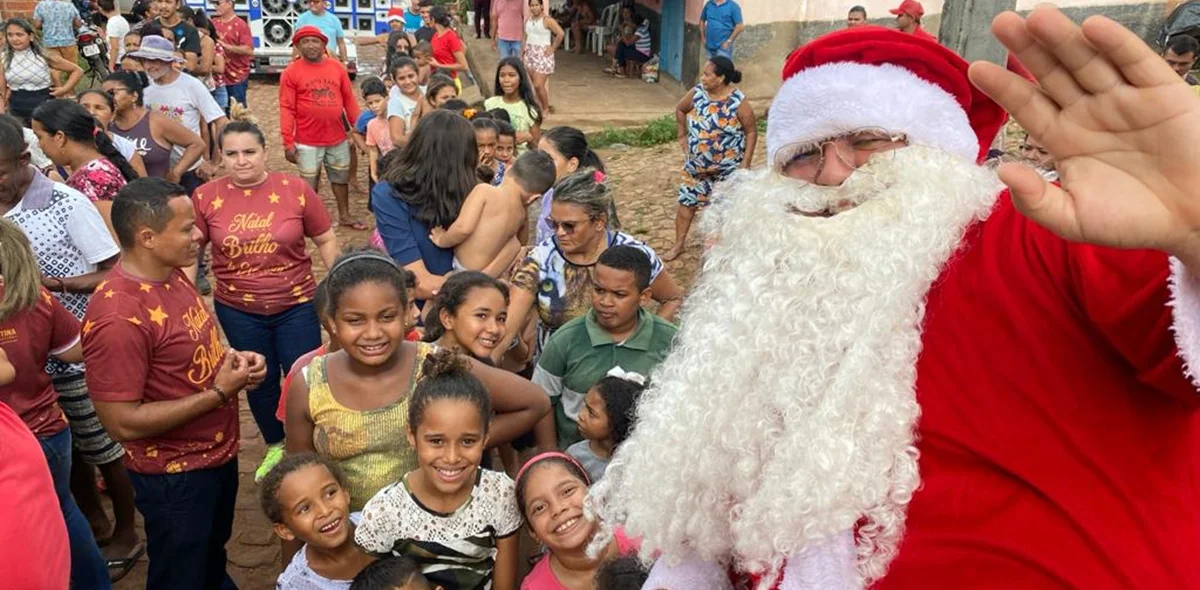 Papai Noel com as crianças de Esperantina
