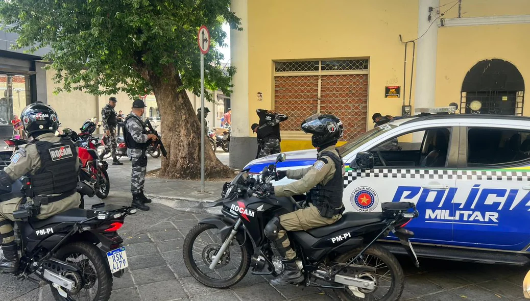 Polícia Militar no local
