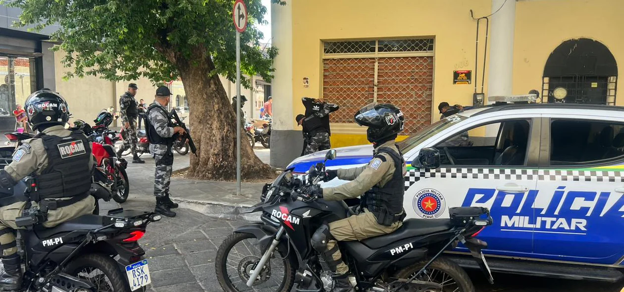 Polícia Militar no local