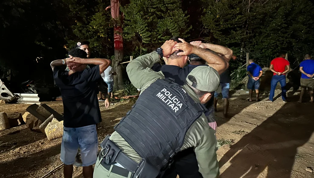 Policiais apreenderam motos e celulares com registro de furto/roubo