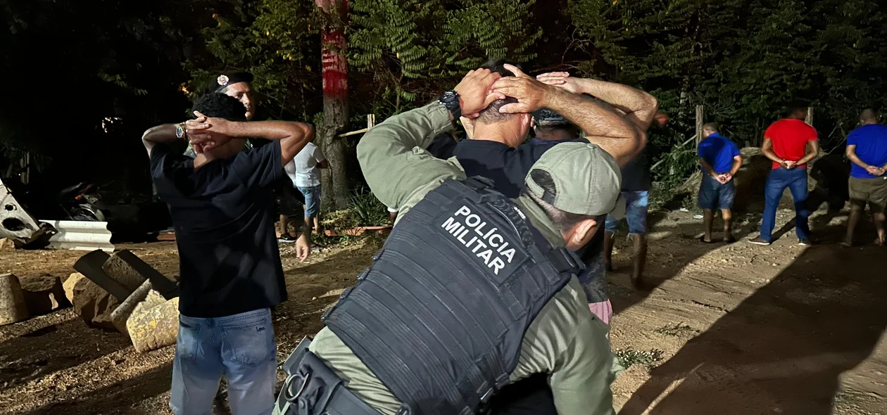 Policiais apreenderam motos e celulares com registro de furto/roubo