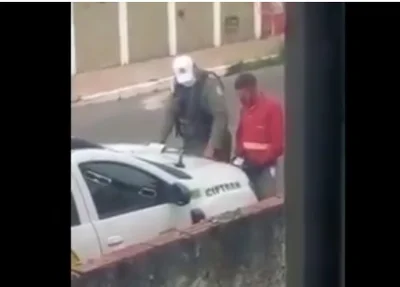 Policial flagrado recebendo propina