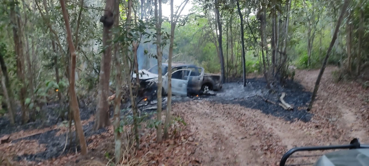 Policial militar ficou dentro do veículo em chamas