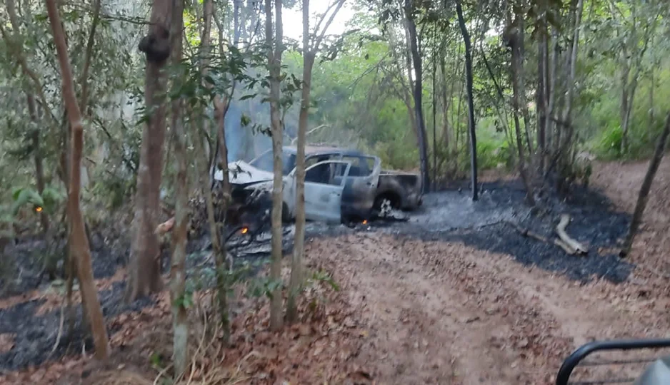 Policial militar ficou dentro do veículo em chamas