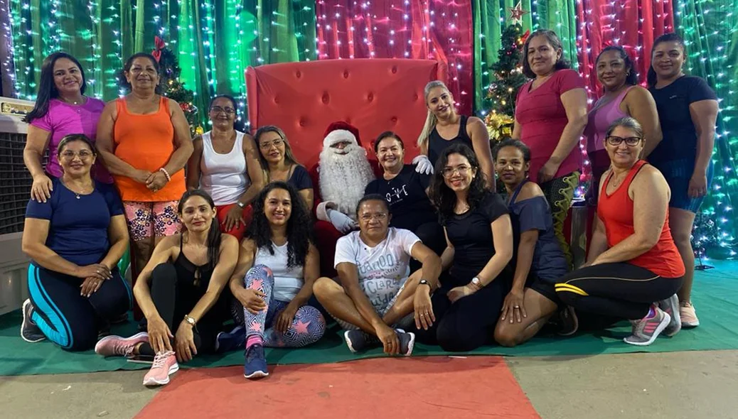 População recebendo o Papai Noel em Esperantina