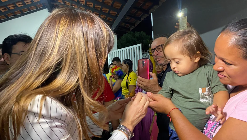Prefeita Ivanária conversou com a família das crianças