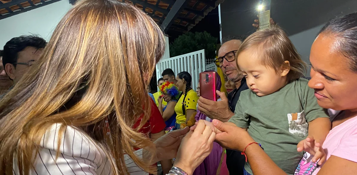 Prefeita Ivanária conversou com a família das crianças