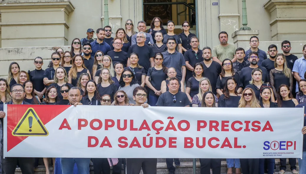 Profissionais da Odontologia manifestam em frente ao Palácio da Cidade