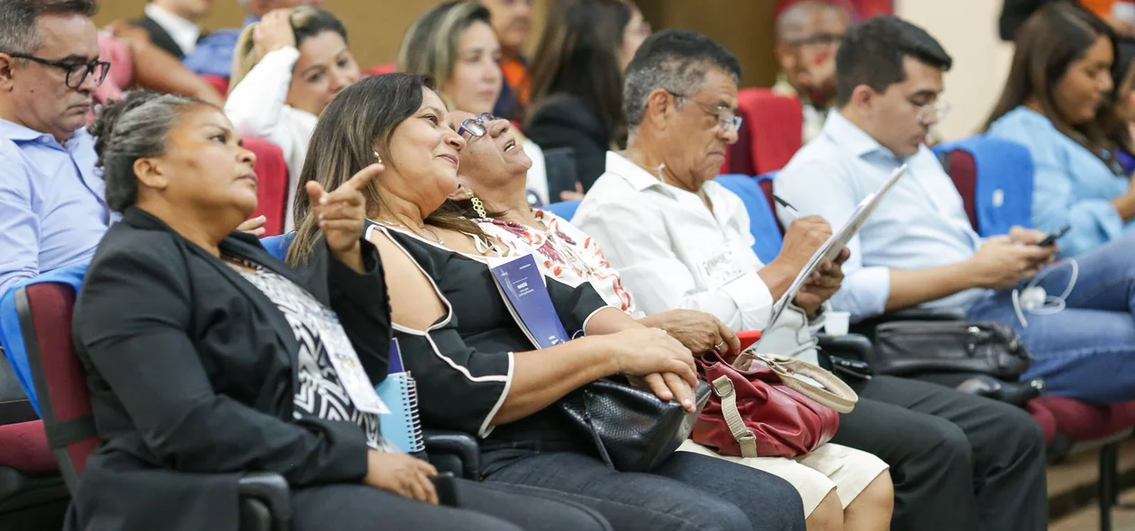 Público presente no auditório da OAB