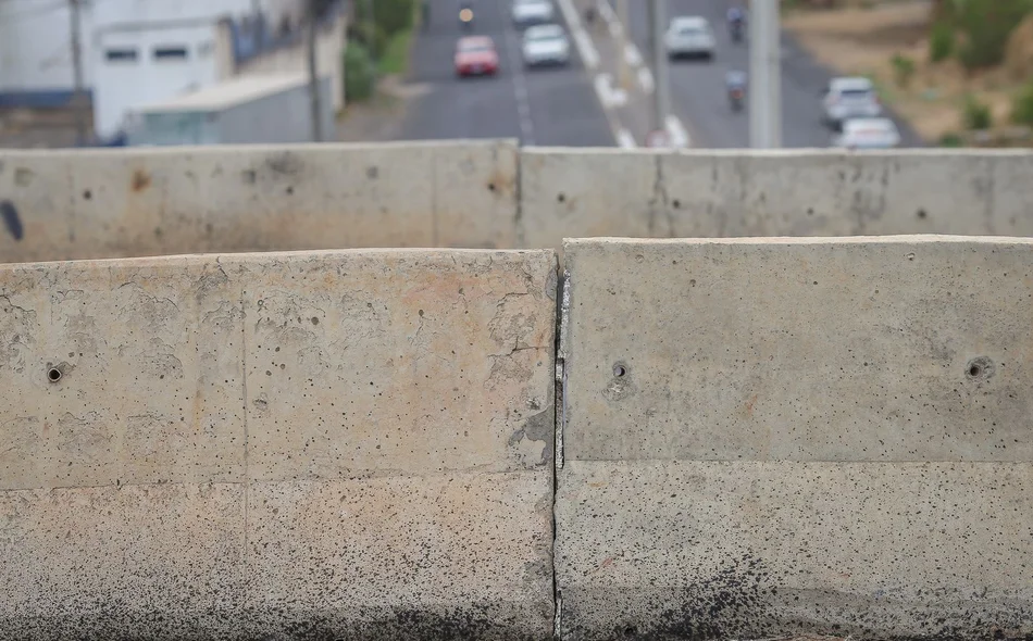 Rachadura no viaduto do Mercado do Peixe