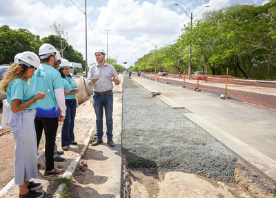 Rodrigo Lobato mostrando os beneficios que obra vai trazer para população